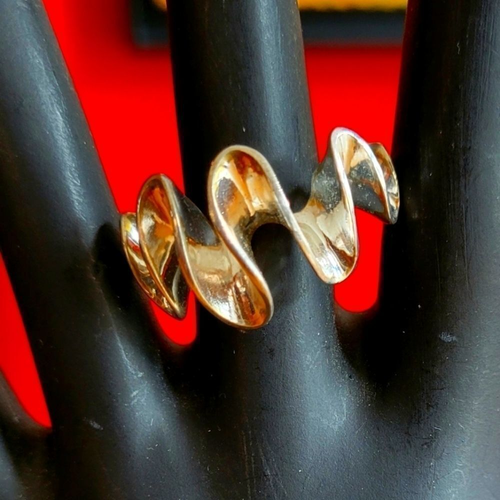 925 Sterling Silver Ring. New with tags.